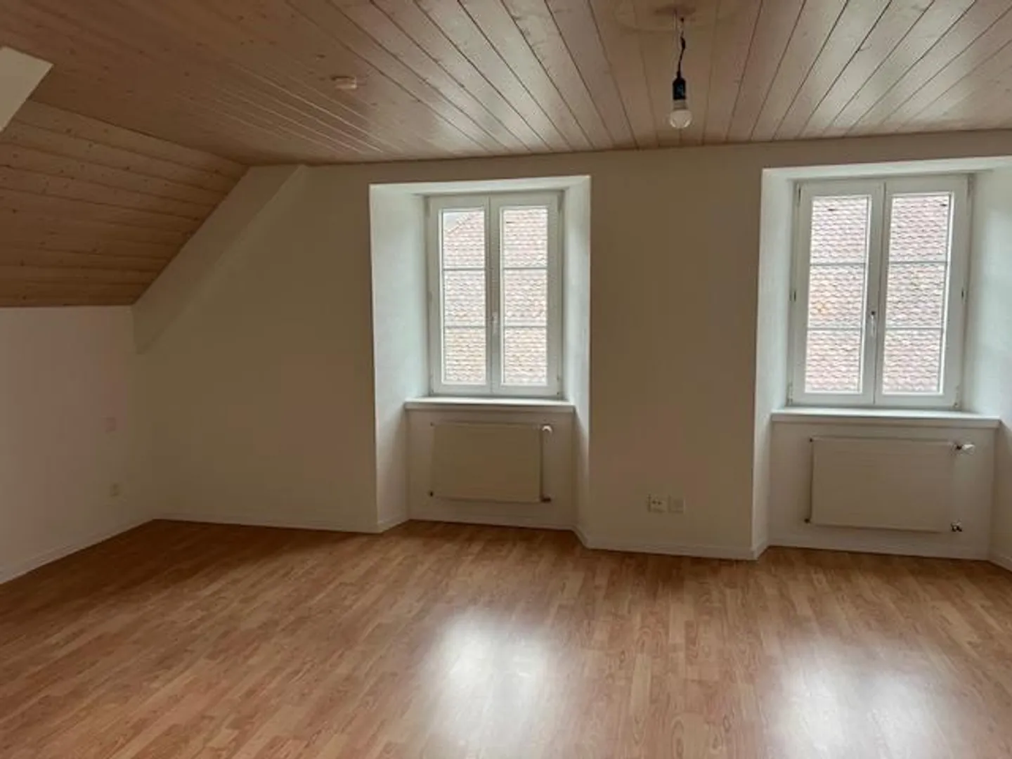 Appartamento duplex spazioso e recentemente ristrutturato nel centro di Altdorf - Foto 11 di 24