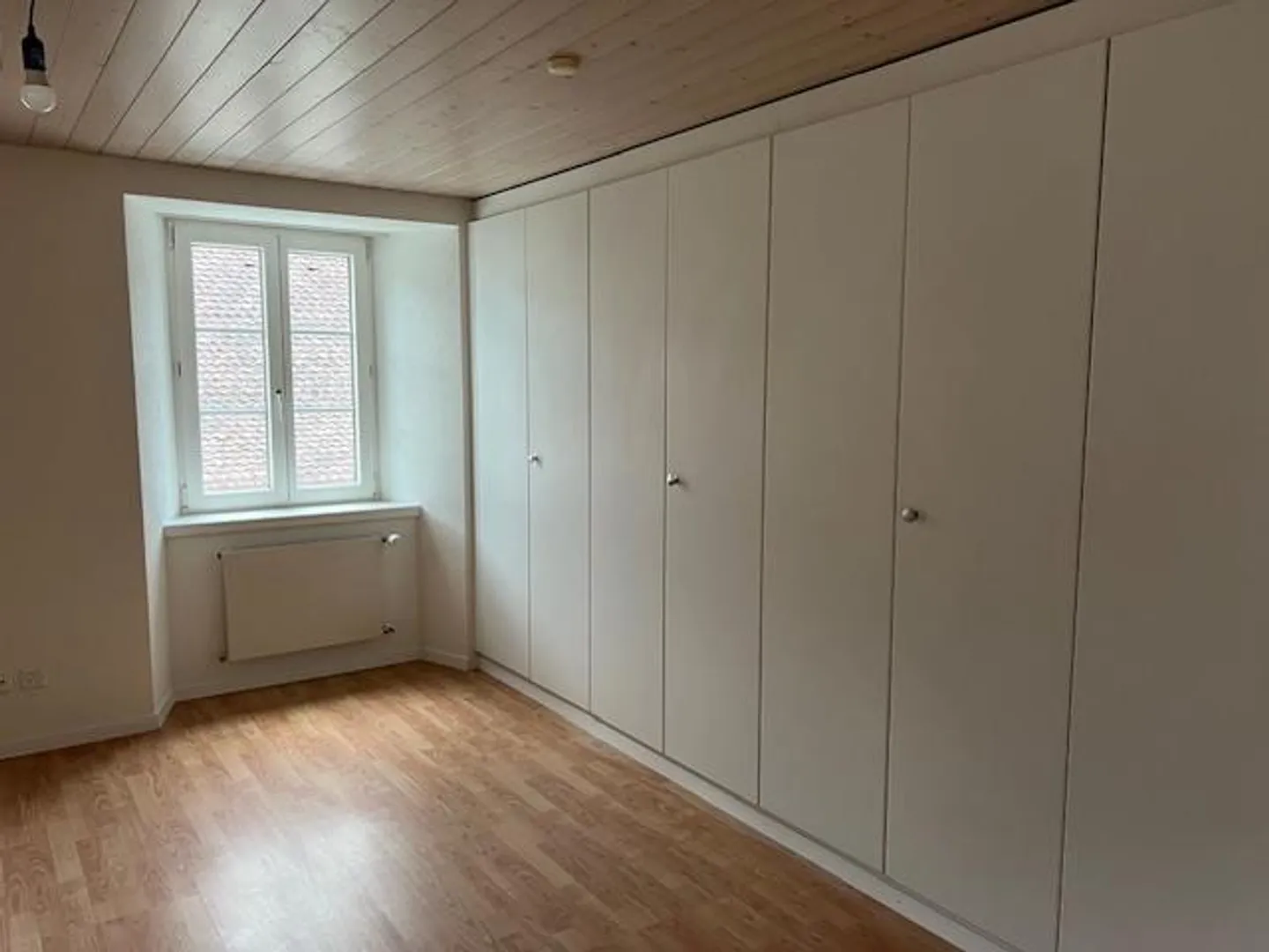 Appartamento duplex spazioso e recentemente ristrutturato nel centro di Altdorf - Foto 12 di 24