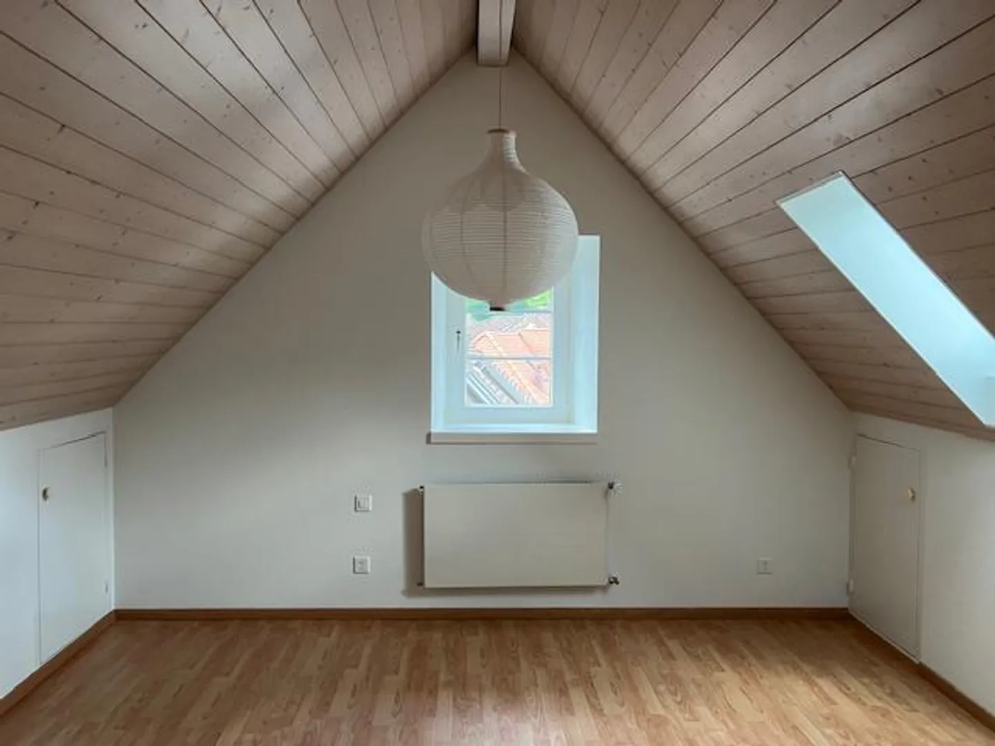 Appartamento duplex spazioso e recentemente ristrutturato nel centro di Altdorf - Foto 13 di 24
