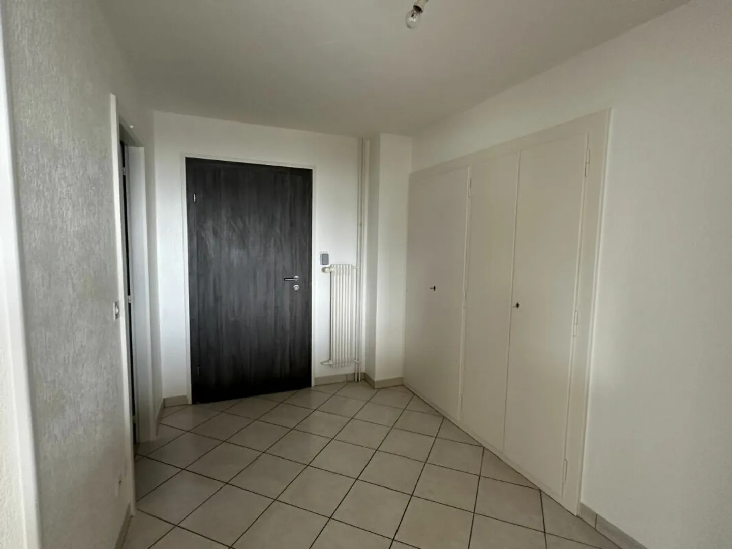 Bel appartamento di 4,5 locali con balcone e vista sul Doubs - Foto 9 di 10