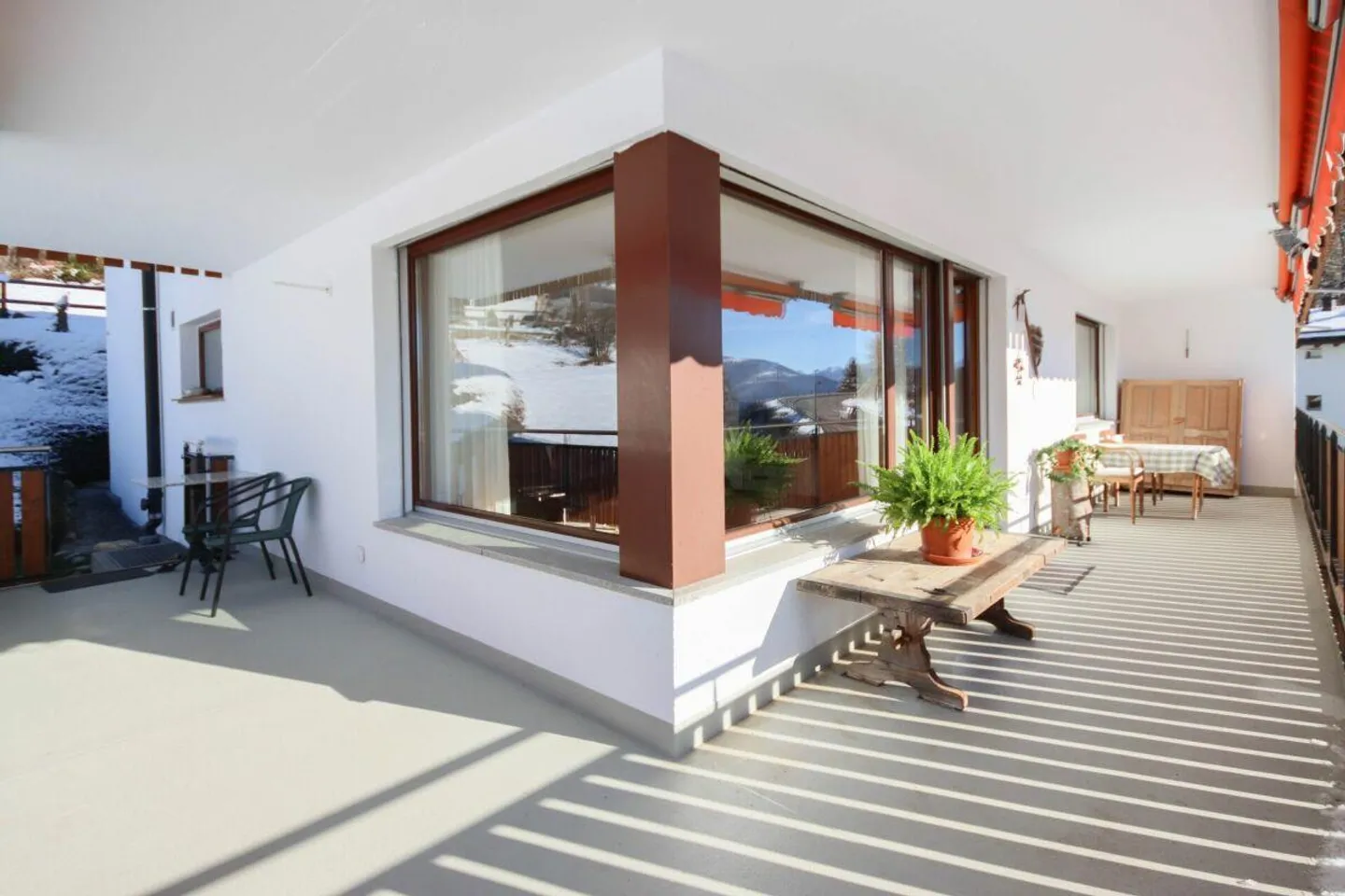 Appartamento ristrutturato di 4½ stanze (vacanze) in una posizione soleggiata con vista meravigliosa - Foto 16 di 20