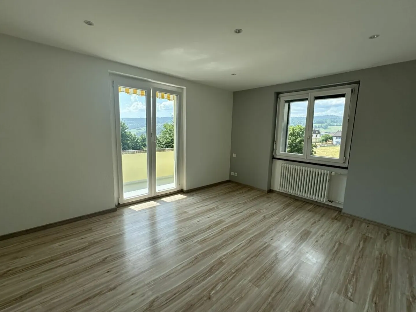 Bel appartamento di 4,5 locali con balcone e vista sul Doubs - Foto 3 di 10