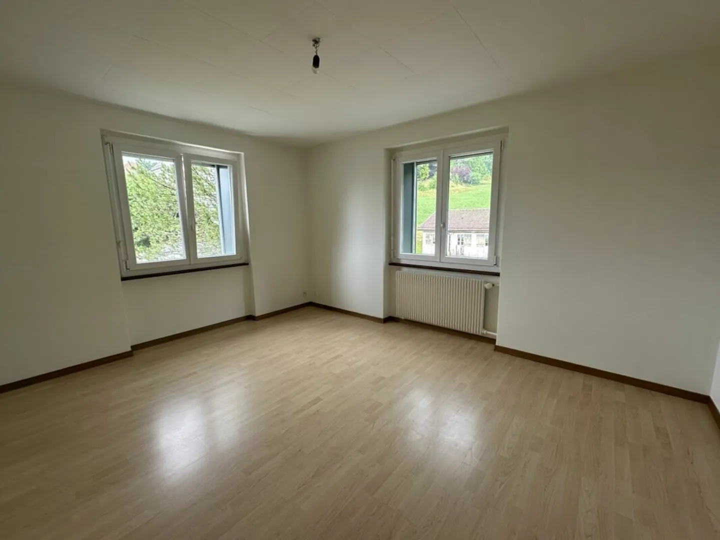 Bel appartamento di 4,5 locali con balcone e vista sul Doubs - Foto 7 di 10