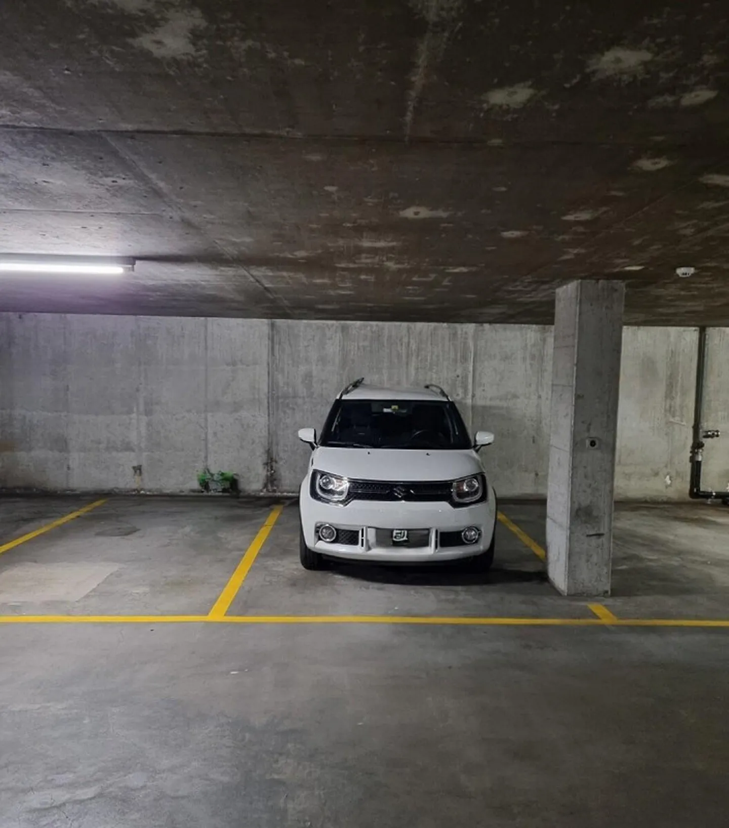 Posto auto in posizione centrale nel garage LaPoste a Visp - Foto 1 di 1
