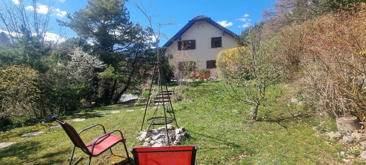 Beautiful semi-detached house with 5.5 rooms - NEW PRICE - Photo 1 of 11