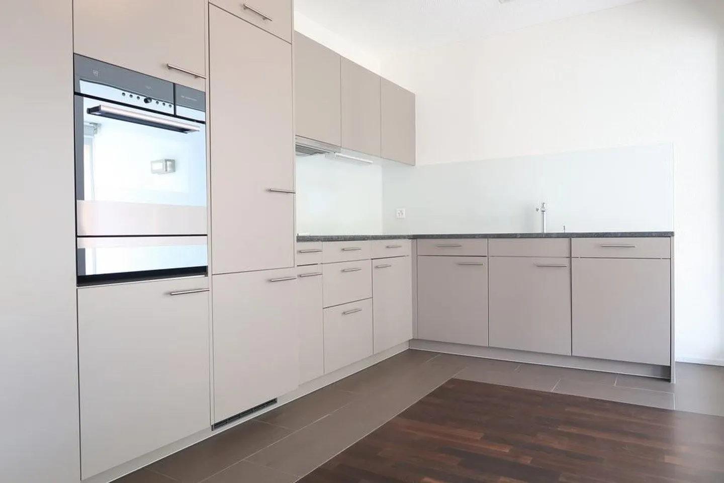 Moderne 3.5-Zimmer-Wohnung - Foto 2 von 8