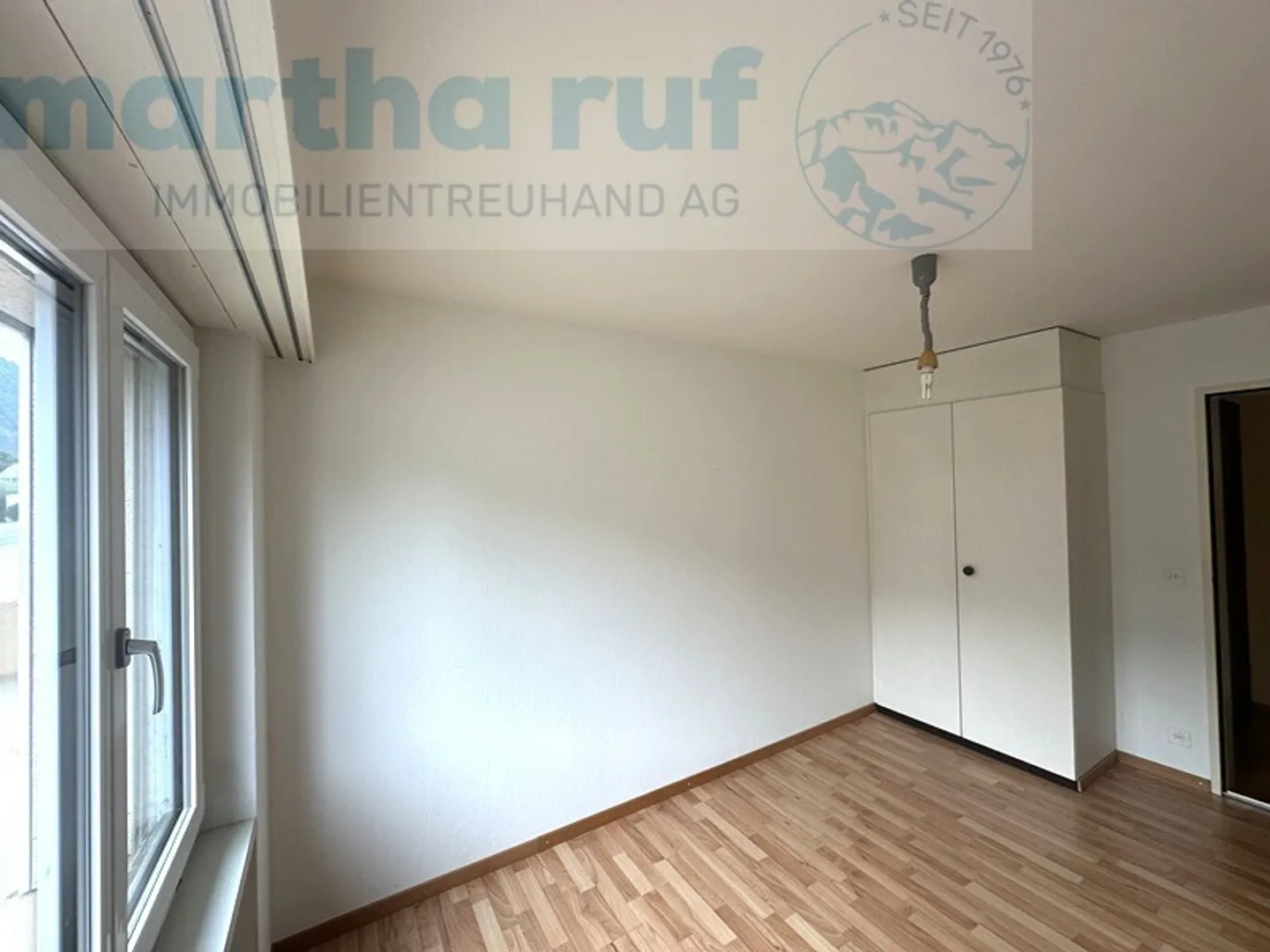 Luminoso appartamento di 4,5 stanze con balcone soleggiato e magnifica vista sulle montagne - Foto 11 di 13