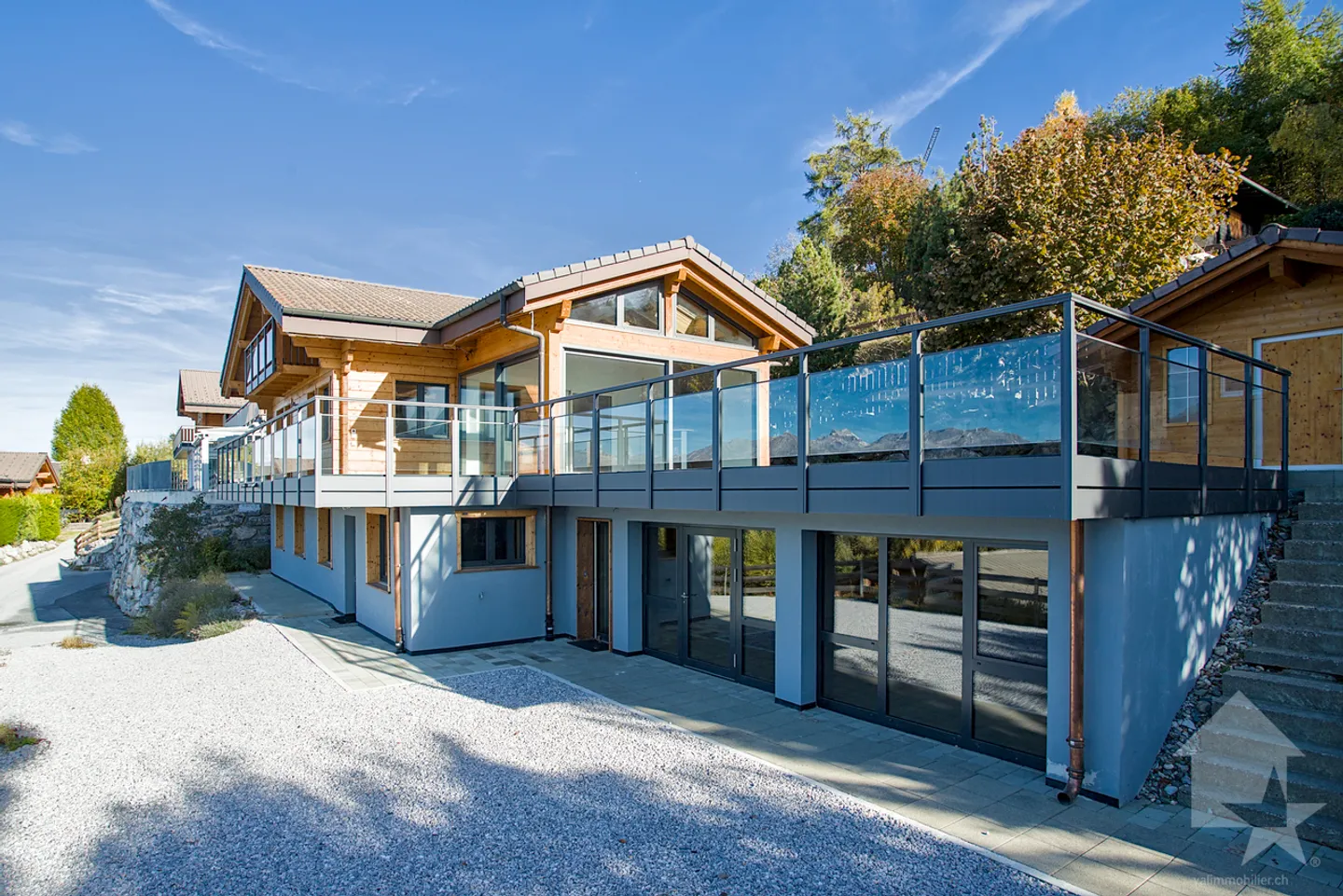 Superbe chalet rénové de 7.5 pièces, vue splendide, 300 m2 - Photo 1 sur 13