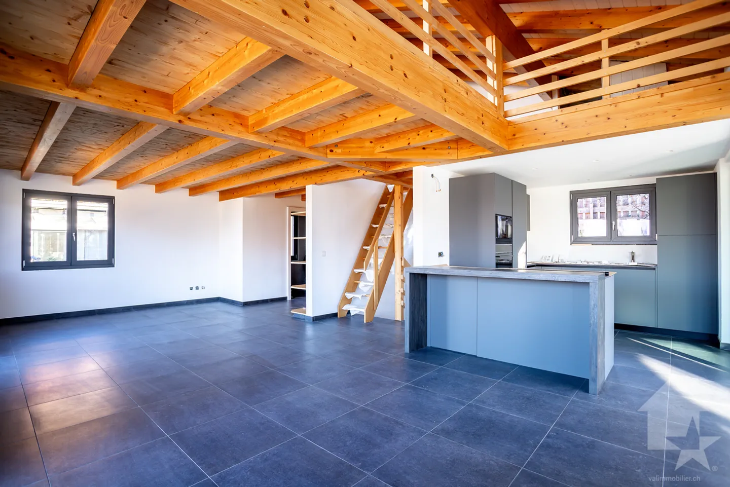 Superbe chalet rénové de 7.5 pièces, vue splendide, 300 m2 - Photo 7 sur 13