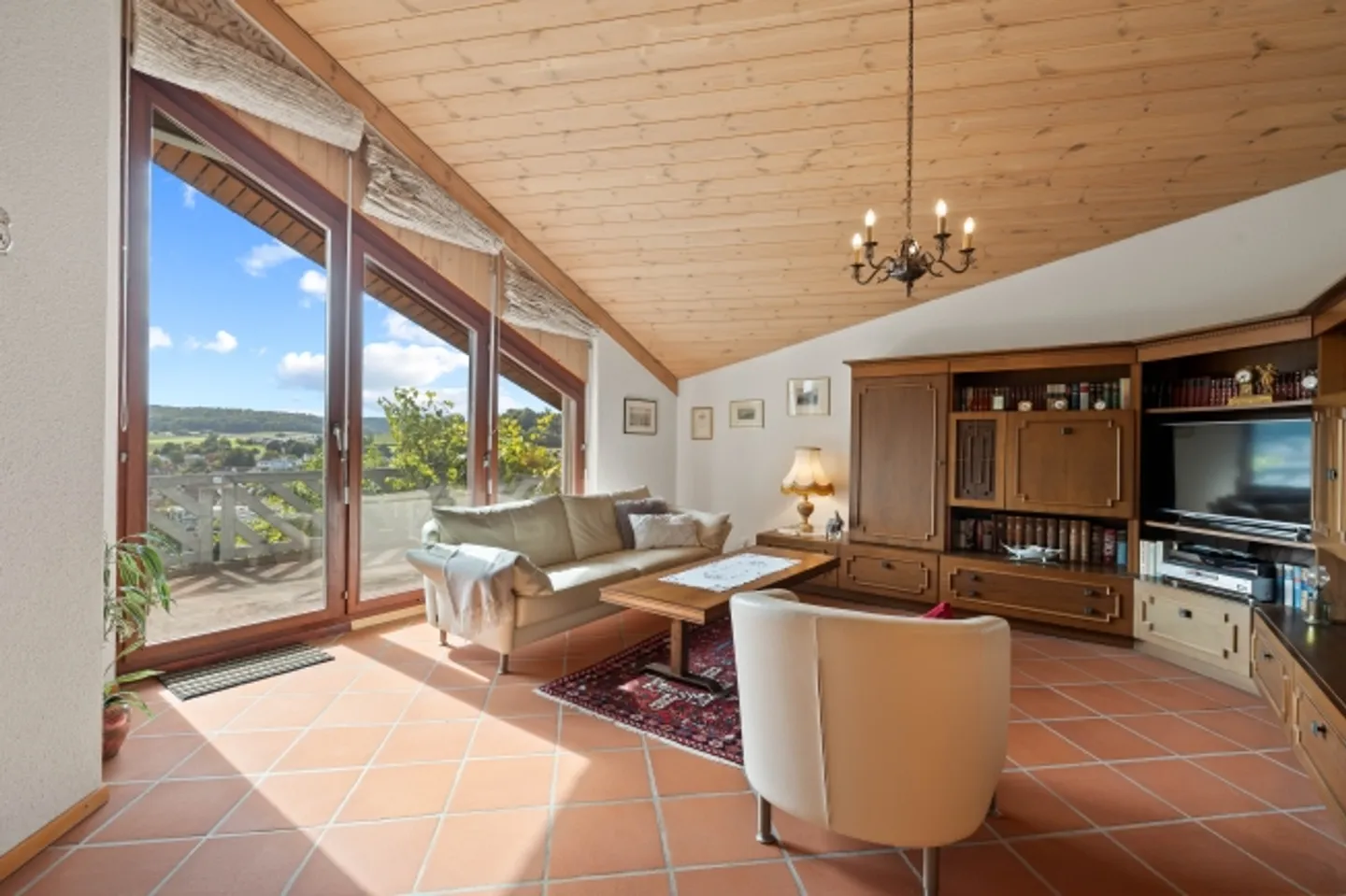 Gioiello architettonico su quasi 1.000 m² di terreno - Foto 5 di 8