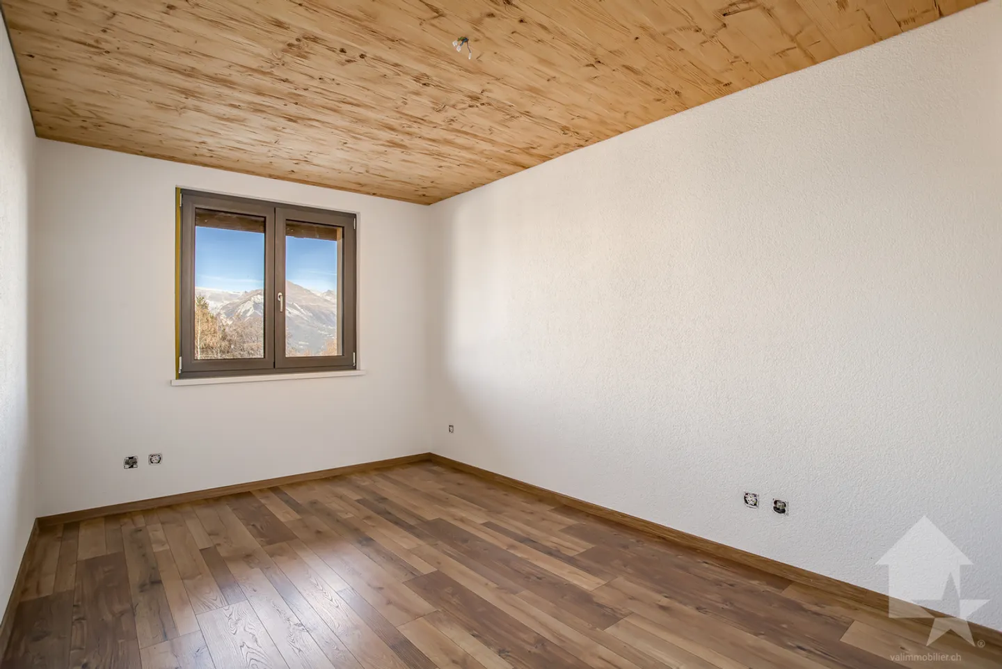 Superbe chalet rénové de 7.5 pièces, vue splendide, 300 m2 - Photo 12 sur 13