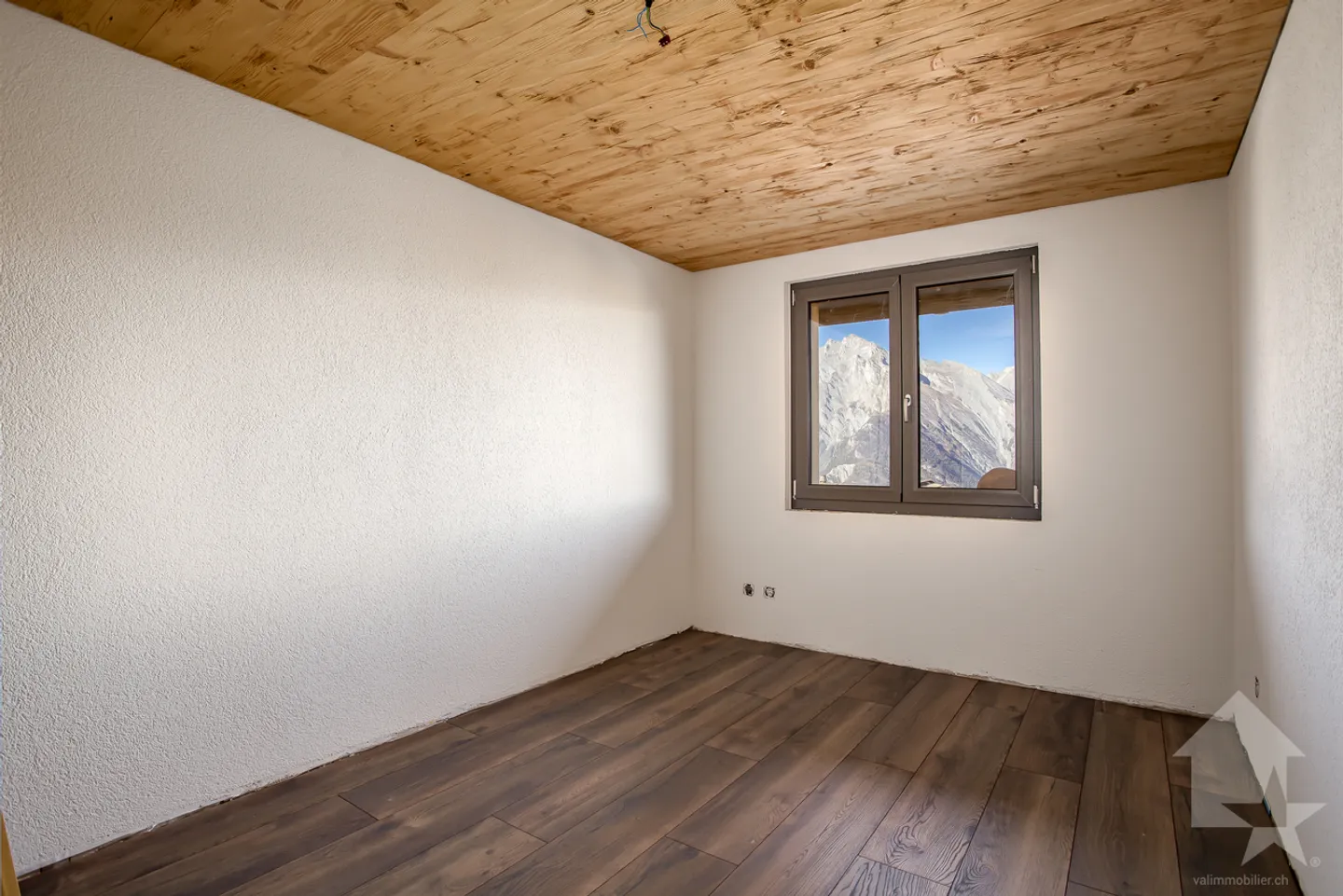 Superbe chalet rénové de 7.5 pièces, vue splendide, 300 m2 - Photo 13 sur 13