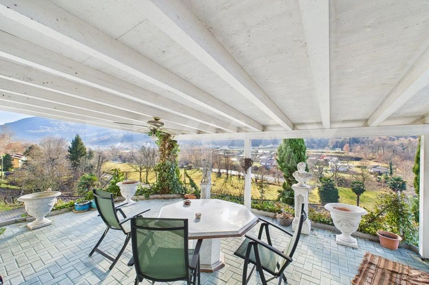 Malcantone: Casa unifamiliare moderna e spaziosa con grandi annessi - Foto 1 di 13