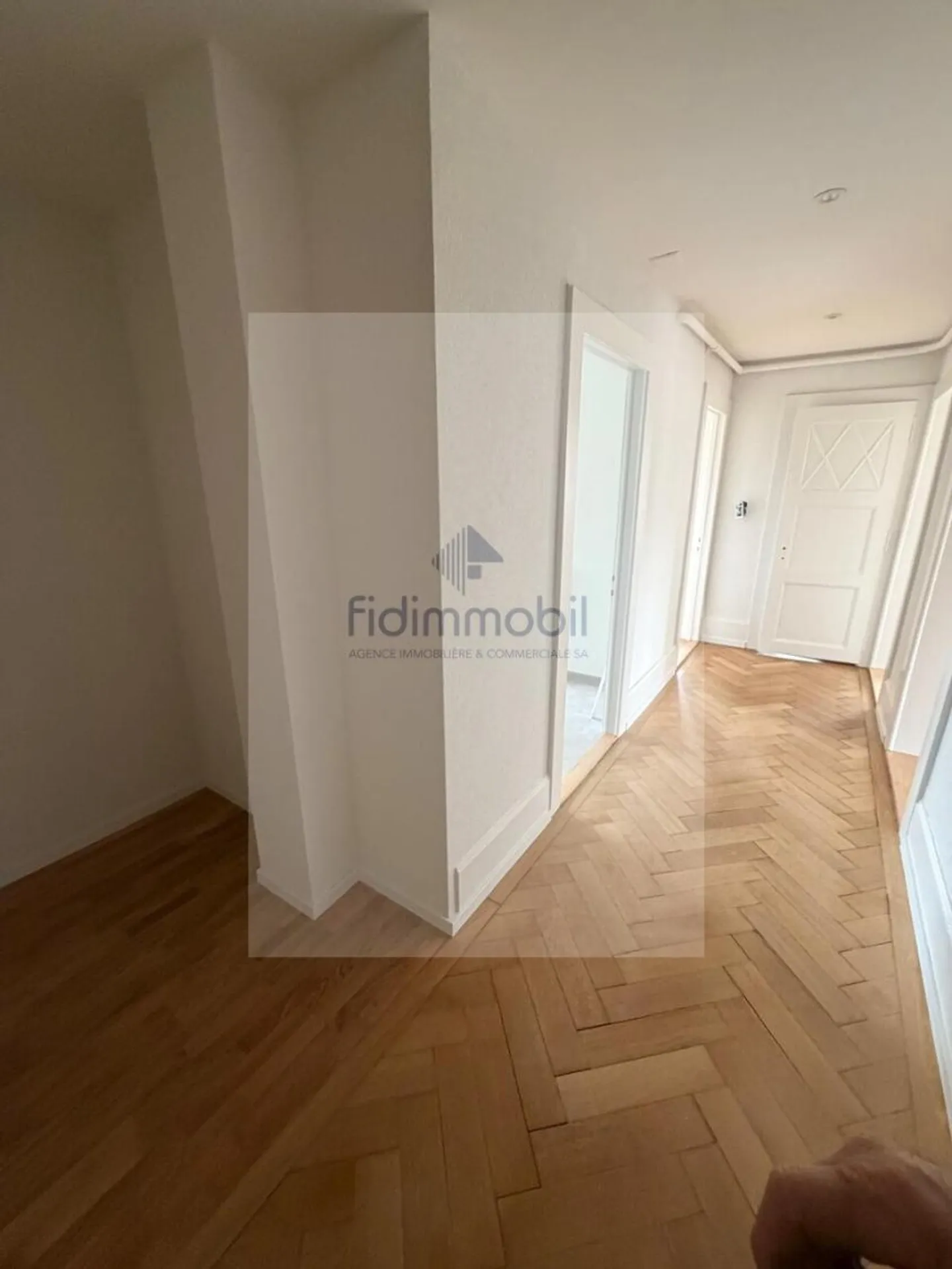 Stunning 3.5-room apartment fully renovated, located on the ground floor - Photo 4 of 4