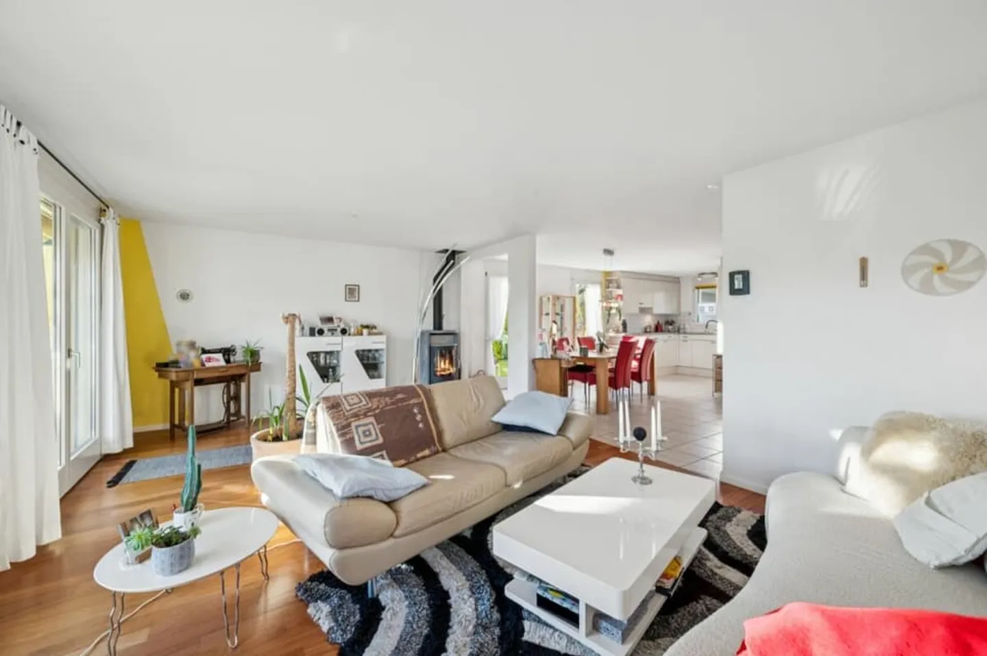 Space. Peace. View. - Quality of living in Alterswil - Photo 3 of 13