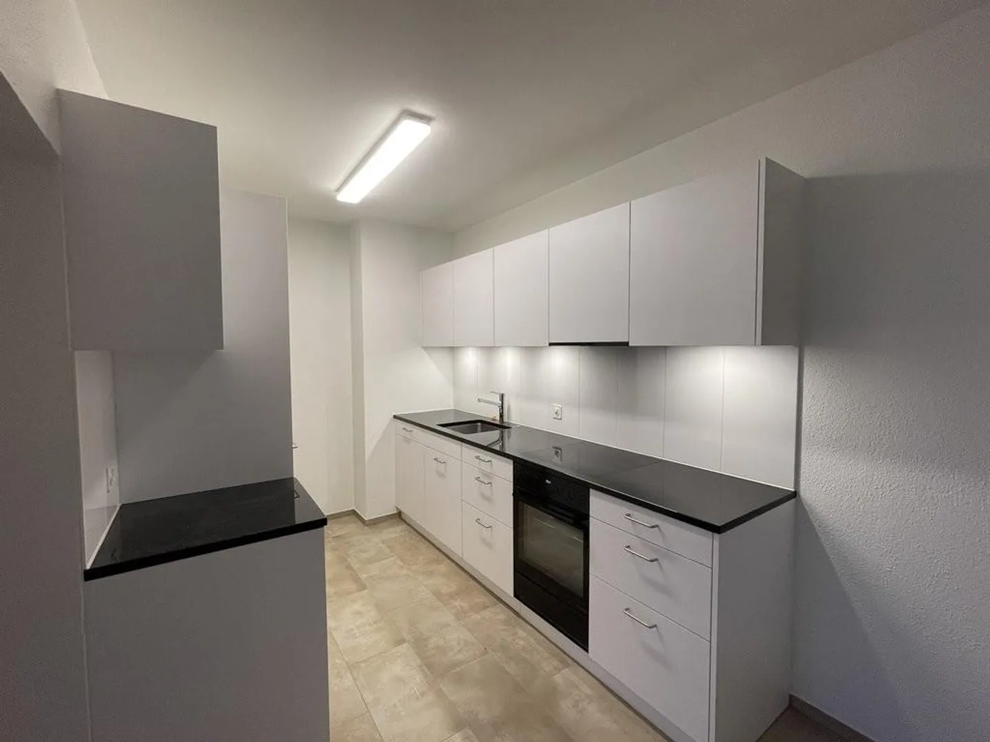 Grosszügige 4.5-Zimmerwohnung mit Balkon - Foto 2 von 5