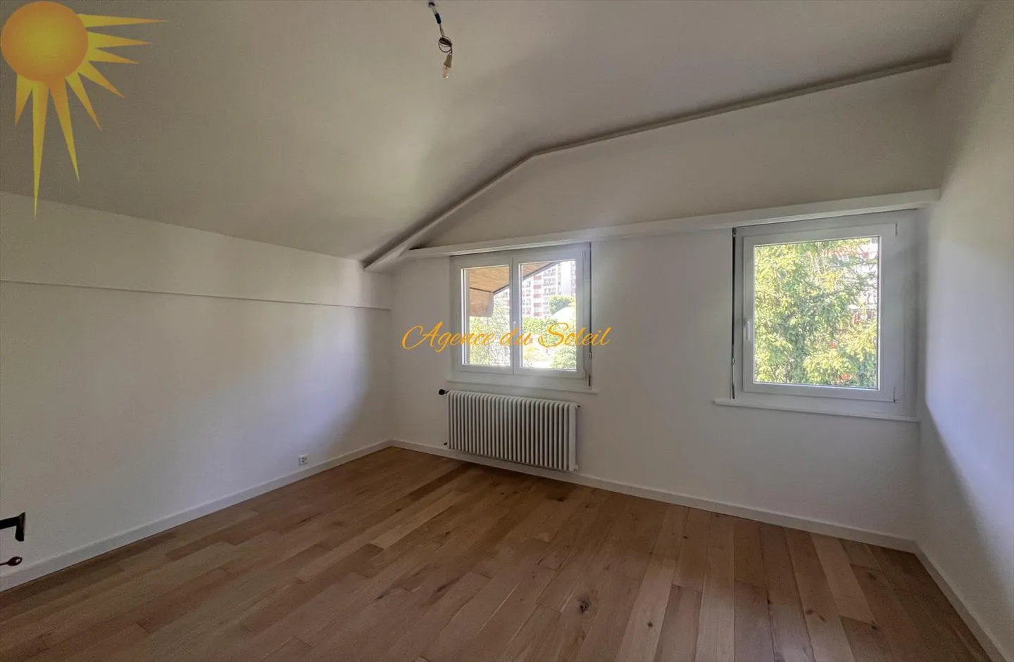 Prachtvolle 4.5-Zimmer-Dachwohnung, komplett renoviert im Jahr 2023! - Foto 12 von 13