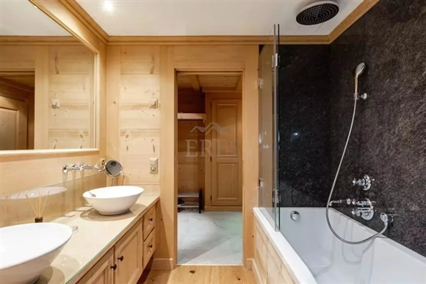 Luxurious holiday apartment with breathtaking views - Photo 20 of 20