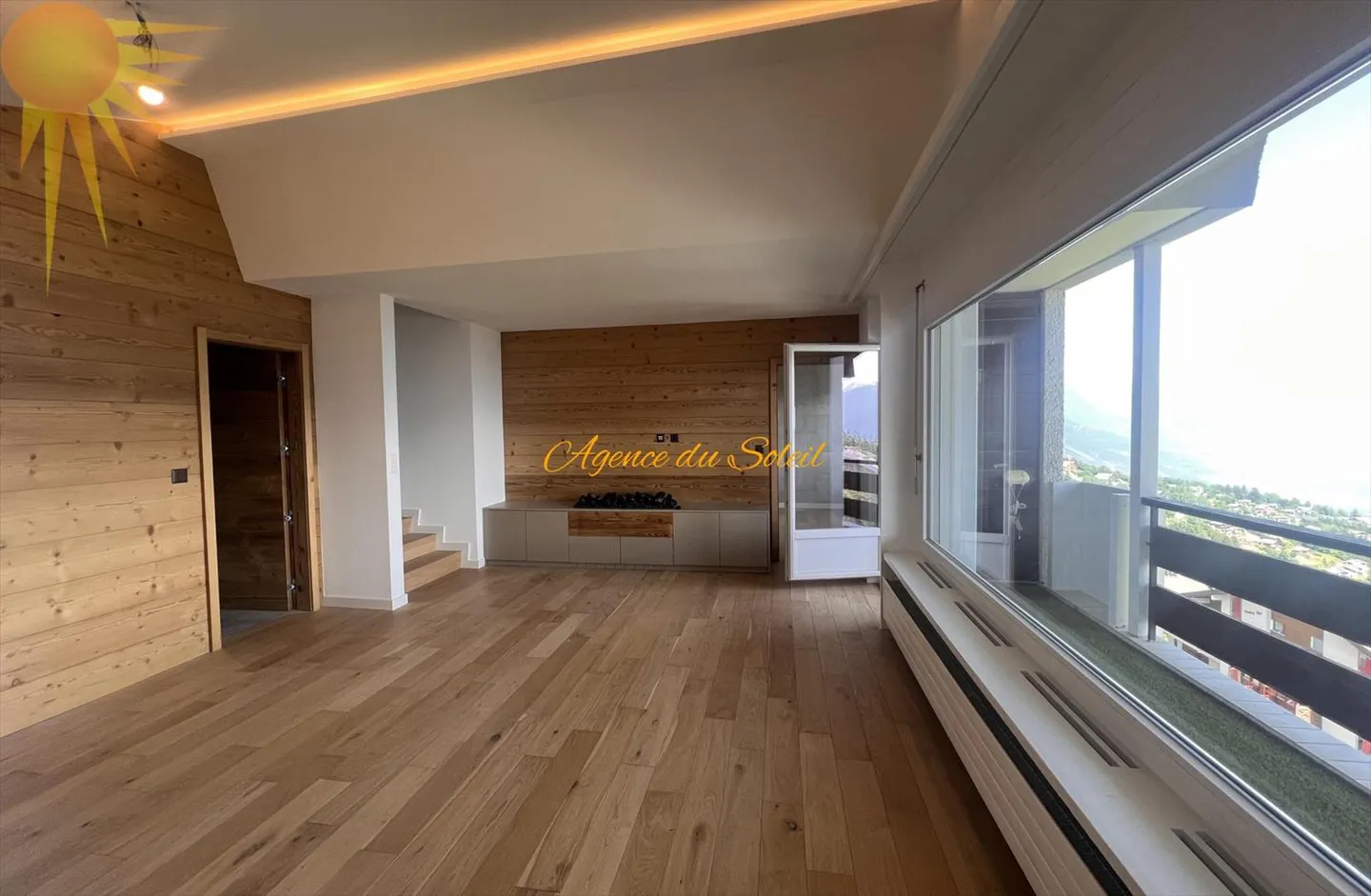 Prachtvolle 4.5-Zimmer-Dachwohnung, komplett renoviert im Jahr 2023! - Foto 5 von 13