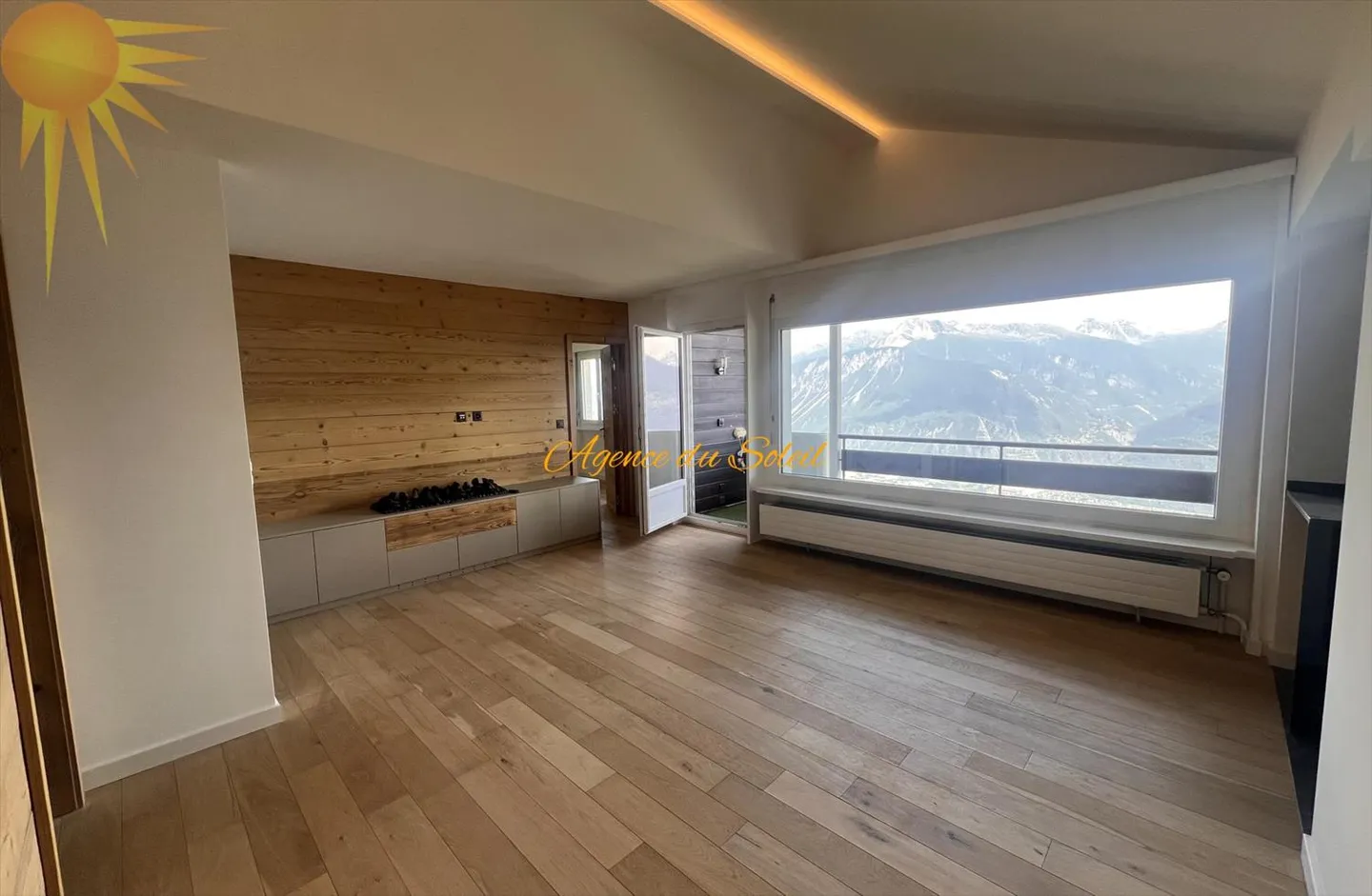 Prachtvolle 4.5-Zimmer-Dachwohnung, komplett renoviert im Jahr 2023! - Foto 6 von 13
