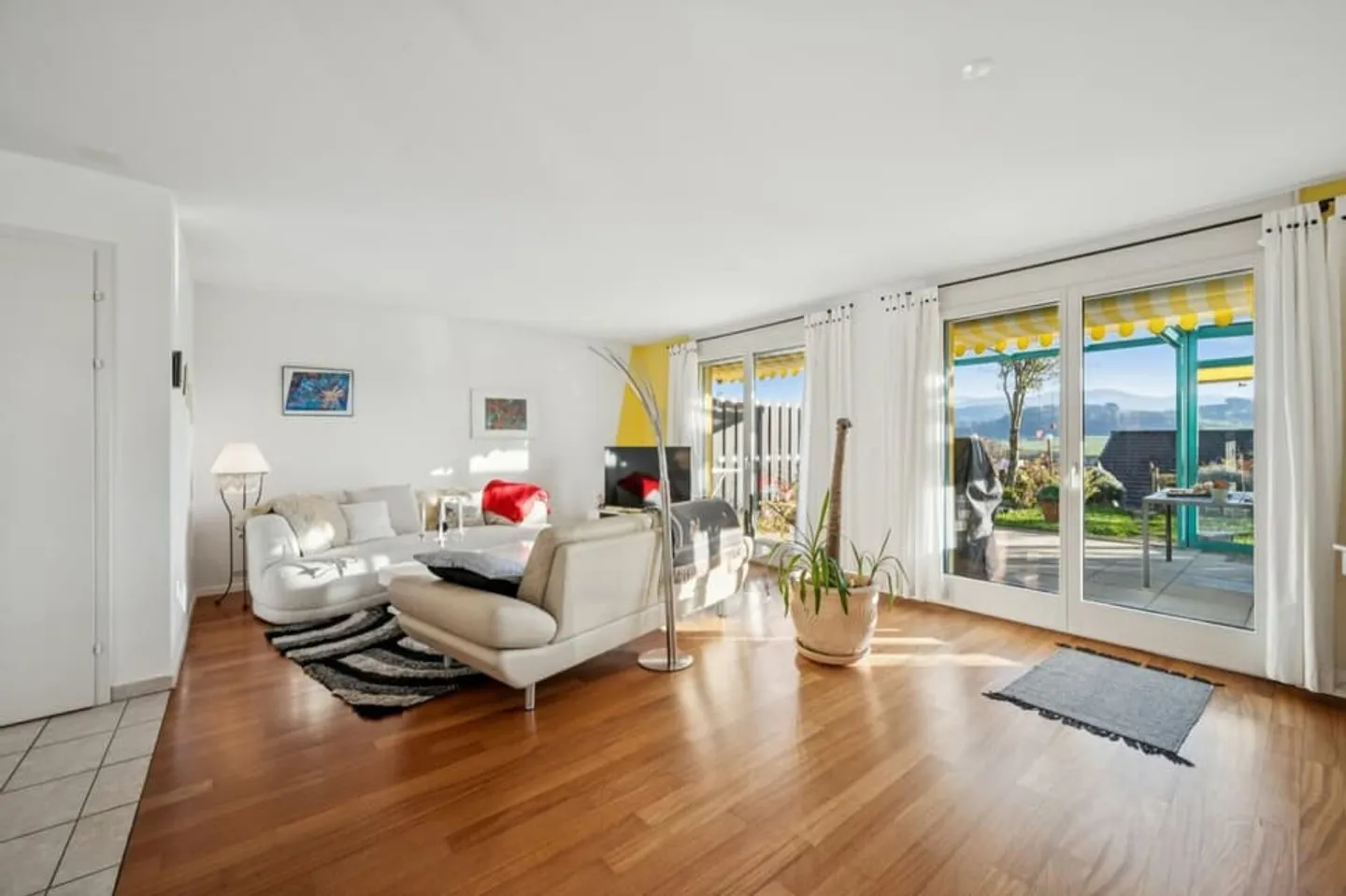 Space. Peace. View. - Quality of living in Alterswil - Photo 4 of 13