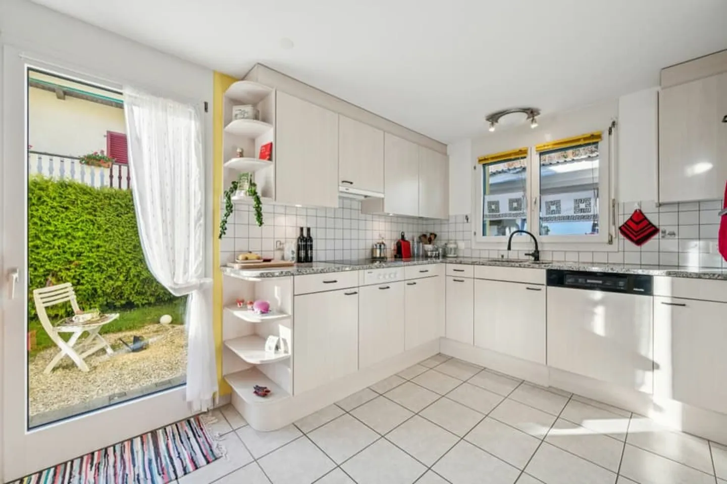 Space. Peace. View. - Quality of living in Alterswil - Photo 6 of 13