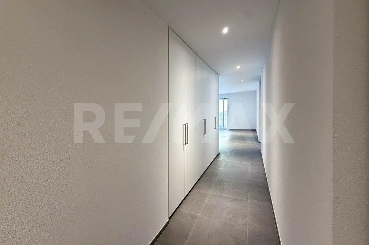 Appartement 3.5 avec jardin et 2 places de parking - Photo 3 sur 13