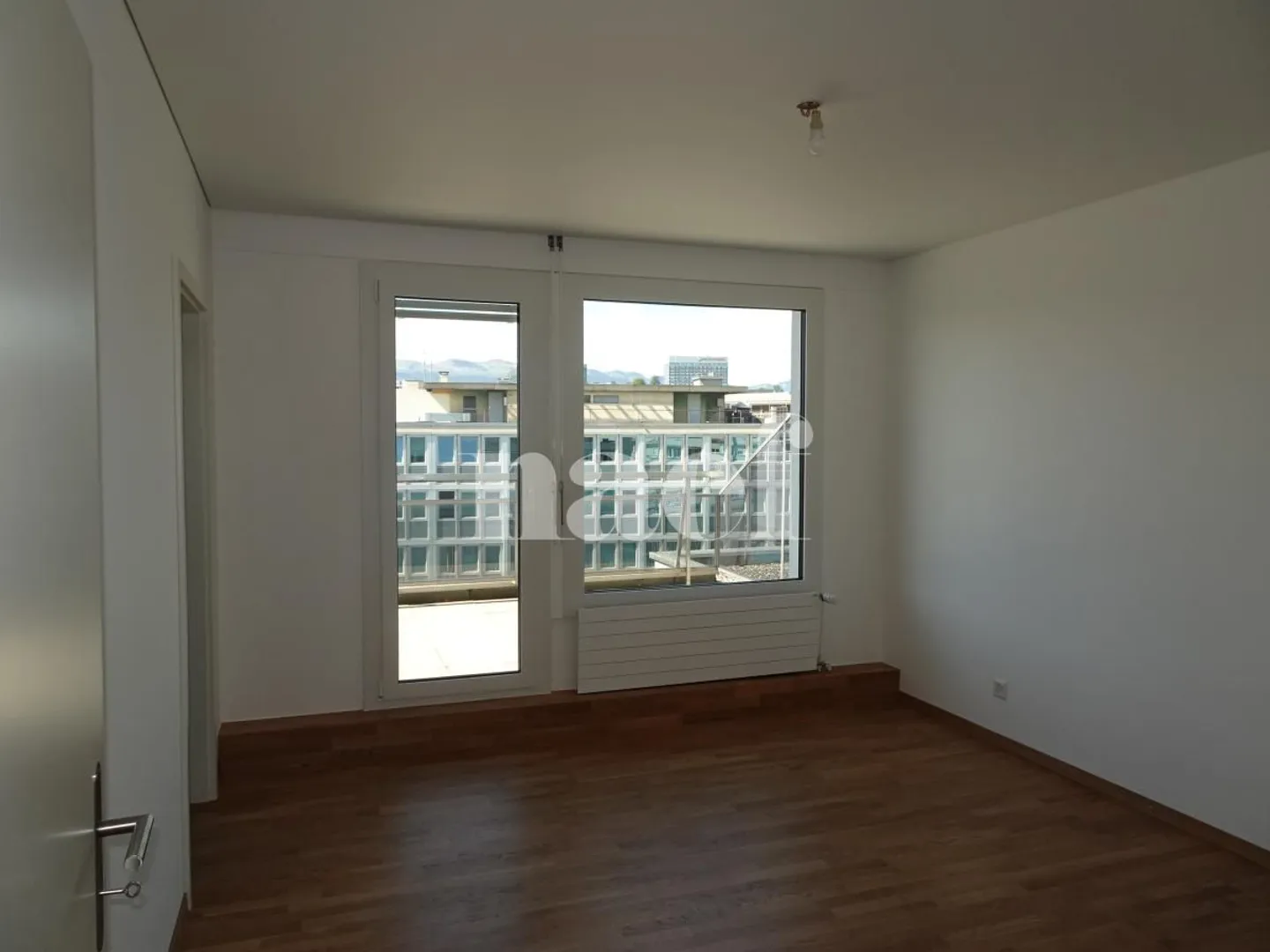Appartement rénové avec terrasses - Photo 5 sur 12