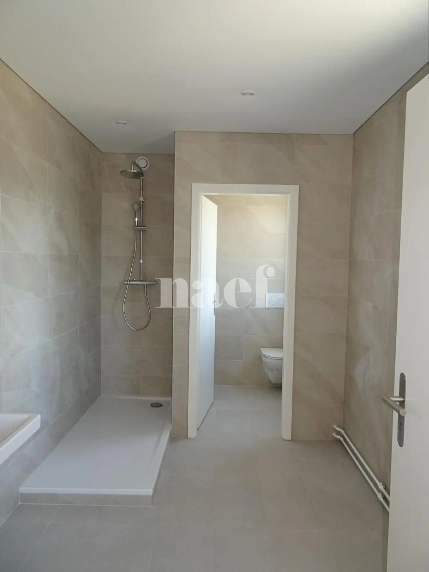 Appartement rénové avec terrasses - Photo 6 sur 12