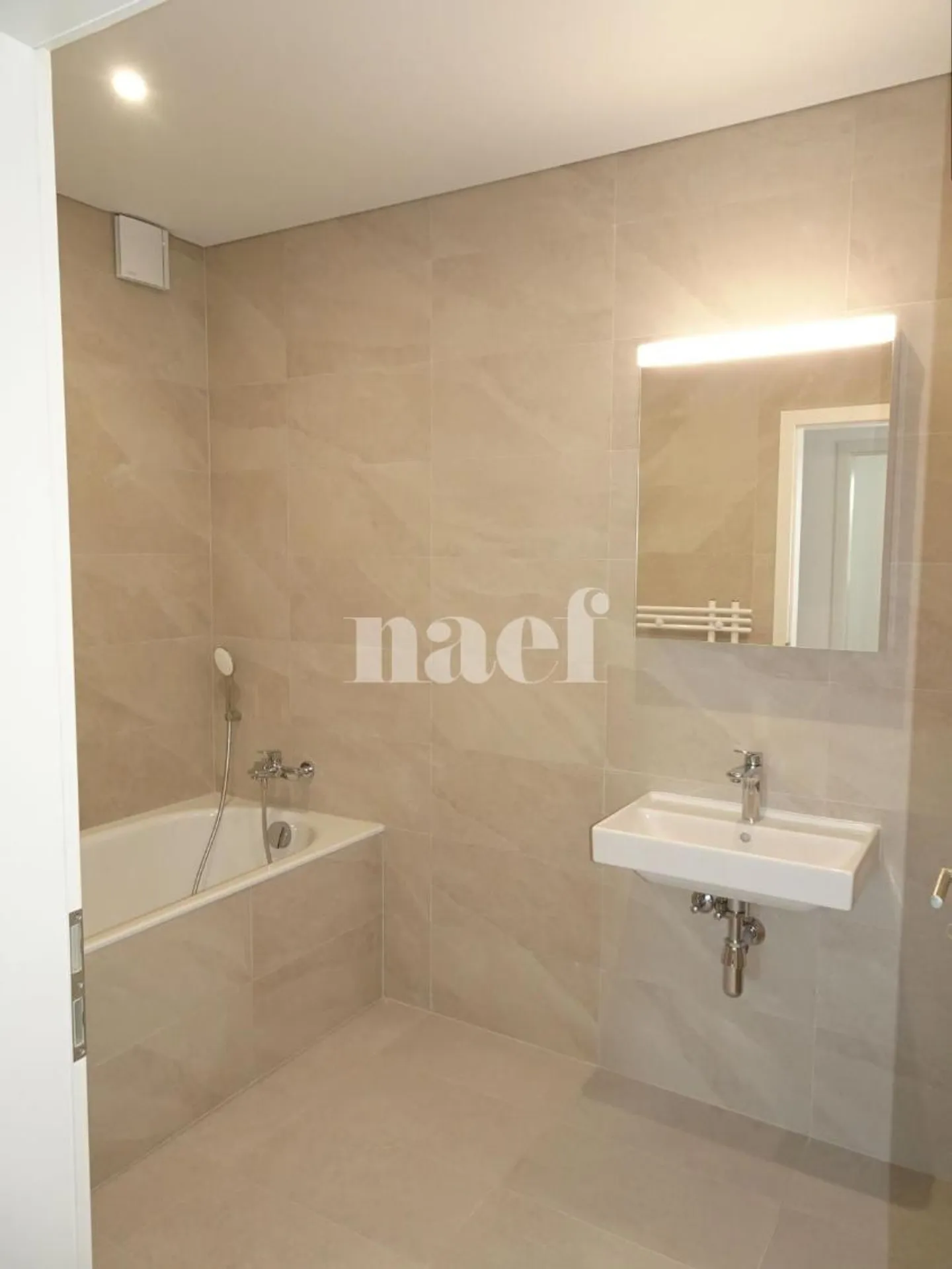 Appartement rénové avec terrasses - Photo 7 sur 12