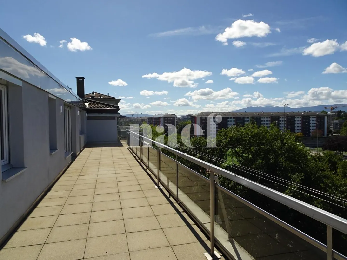 Appartement rénové avec terrasses - Photo 10 sur 12