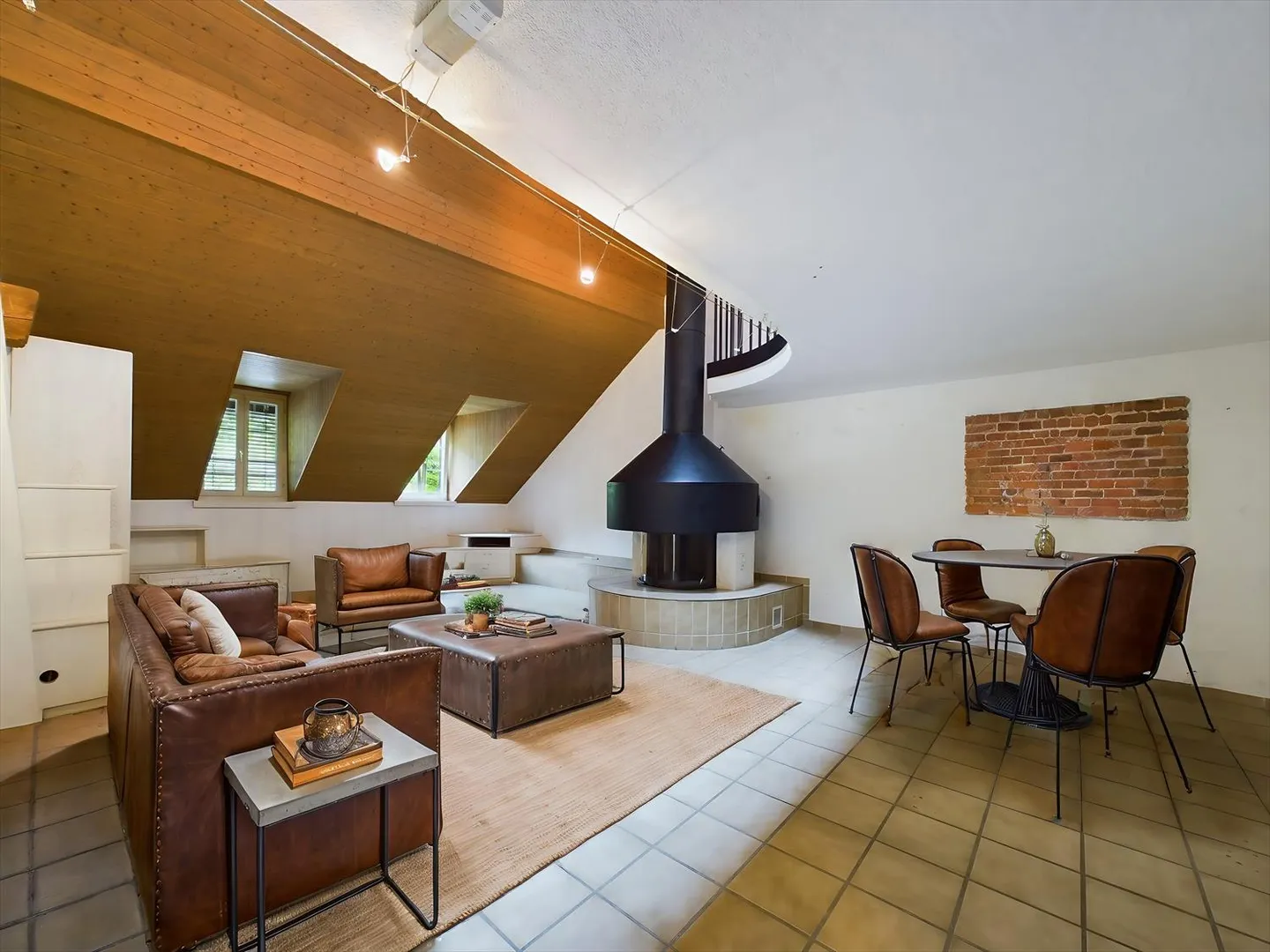 Esclusivo appartamento duplex 3.5 con fascino e stile a Thun - Foto 1 di 13