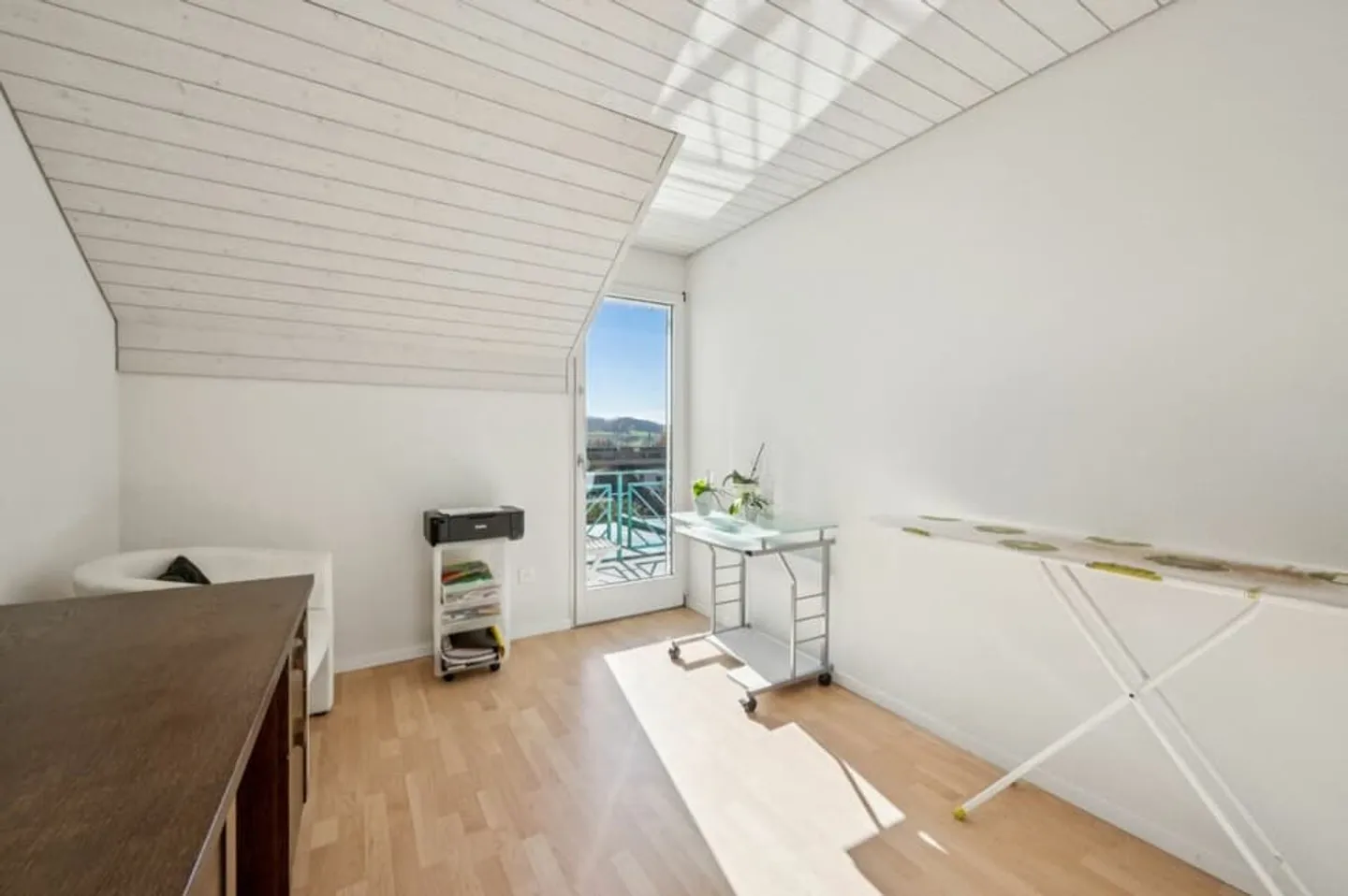 Space. Peace. View. - Quality of living in Alterswil - Photo 9 of 13