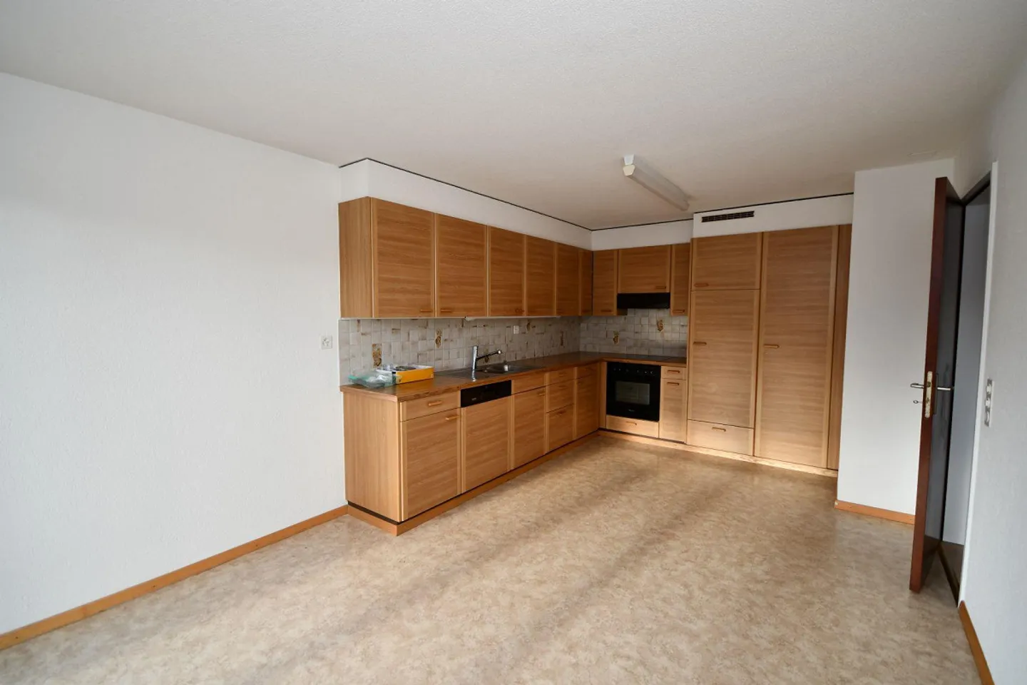 Spacious Cozy Maisonette Apartment in a Quiet Location - Photo 4 of 9