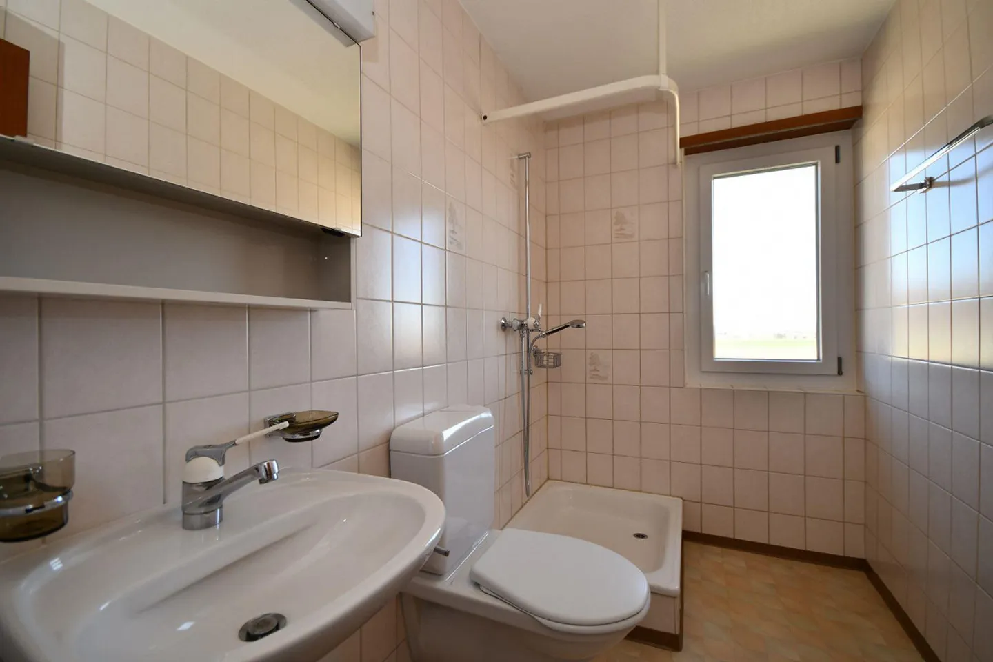 Spacious Cozy Maisonette Apartment in a Quiet Location - Photo 5 of 9