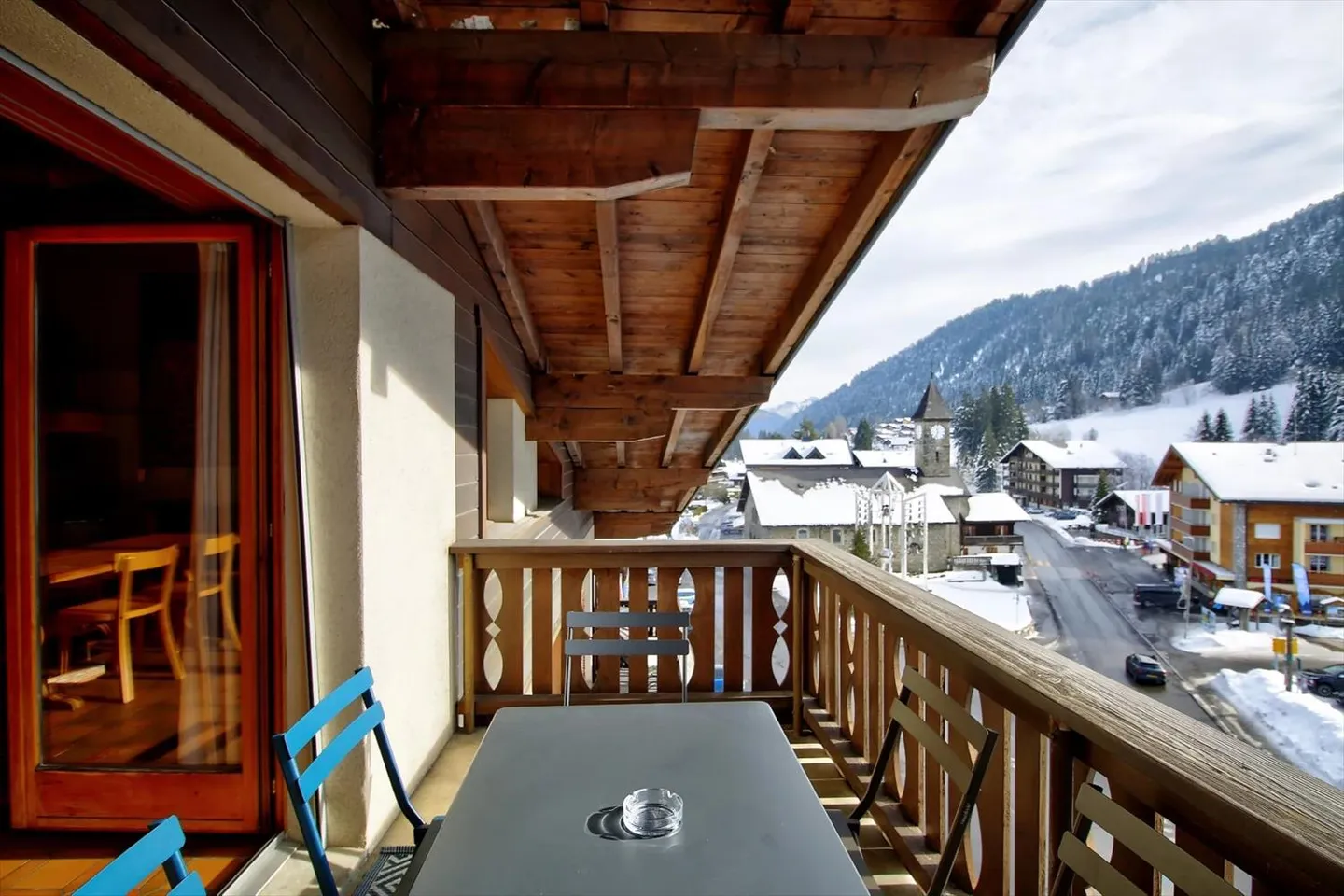 Attic with 4.5 rooms opposite the Morgins cable car - Photo 3 of 11
