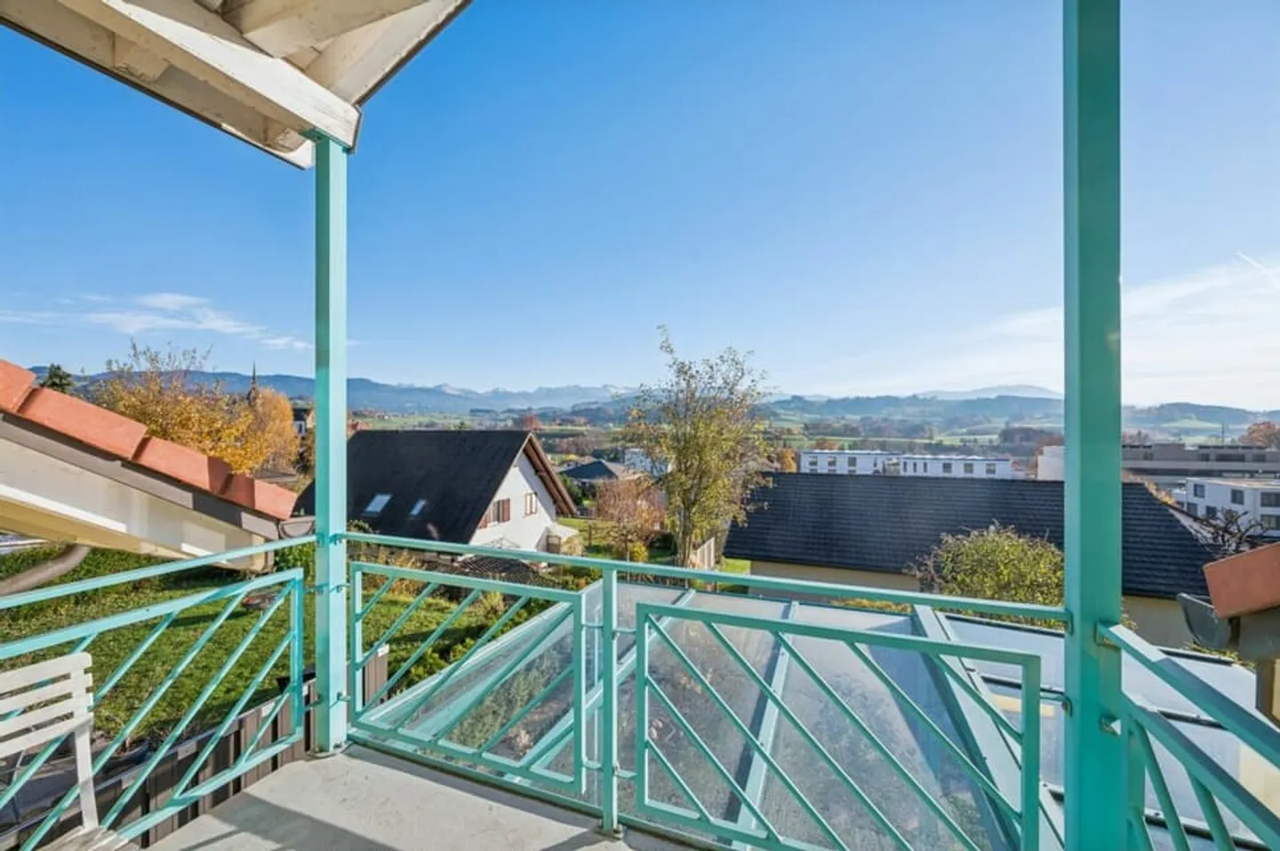 Space. Peace. View. - Quality of living in Alterswil - Photo 12 of 13