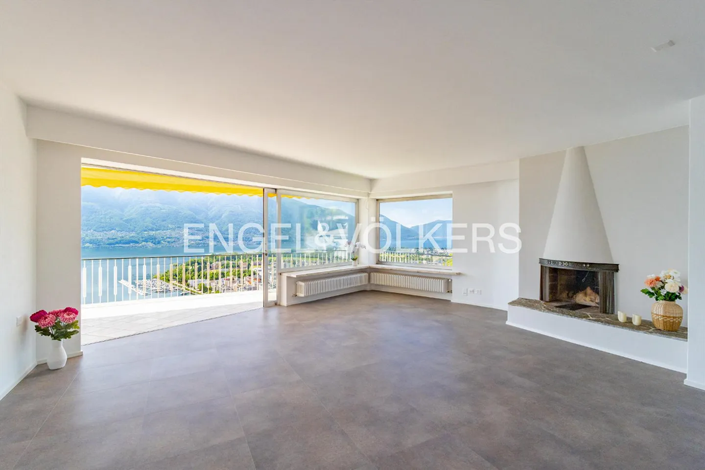 Traumhafter Panoramablick ? Renovierte 3.5 Zi.-Wohnung mit grosser Ter - Foto 1 von 13
