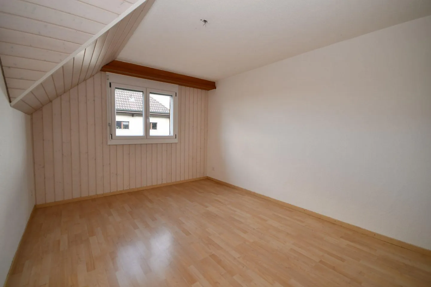 Spacious Cozy Maisonette Apartment in a Quiet Location - Photo 8 of 9