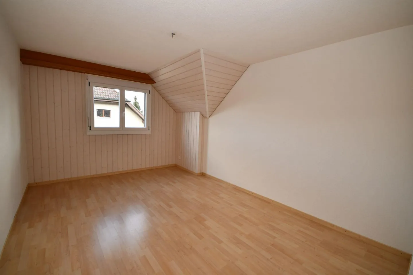 Spacious Cozy Maisonette Apartment in a Quiet Location - Photo 7 of 9