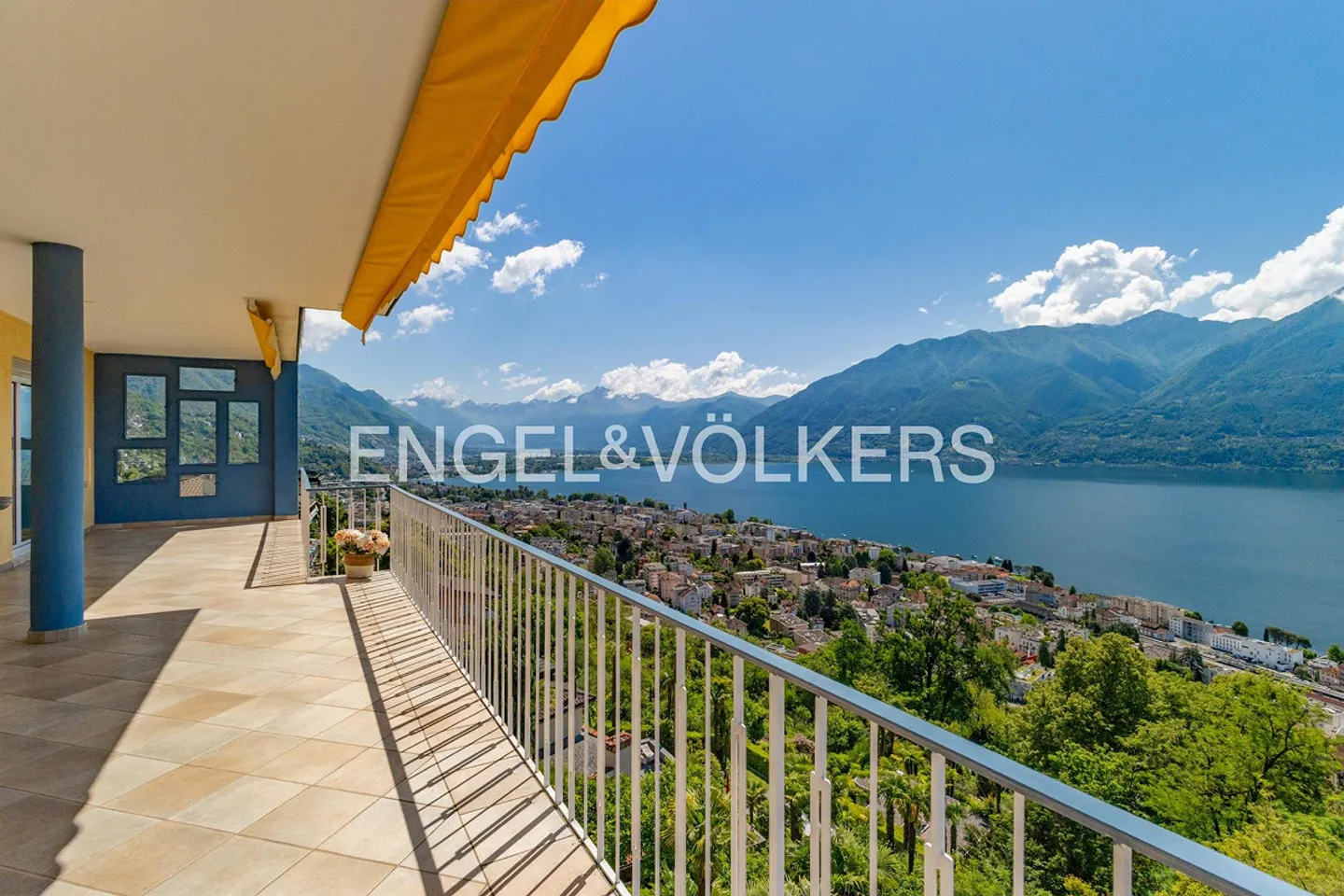 Traumhafter Panoramablick ? Renovierte 3.5 Zi.-Wohnung mit grosser Ter - Foto 3 von 13