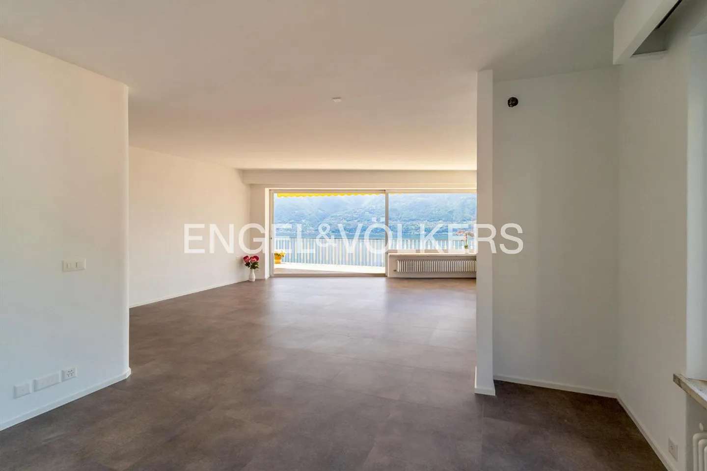 Traumhafter Panoramablick ? Renovierte 3.5 Zi.-Wohnung mit grosser Ter - Foto 6 von 13