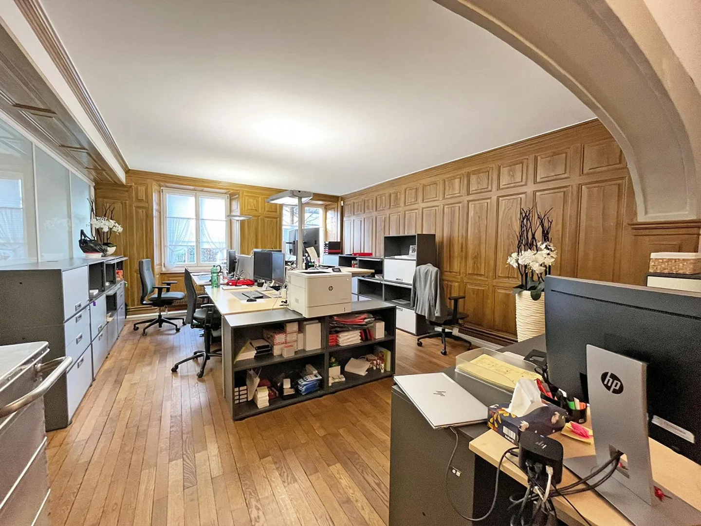 Espace de bureau au rez-de-chaussée, y compris cave voûtée/unité commerciale divisible à louer - Photo 4 sur 13