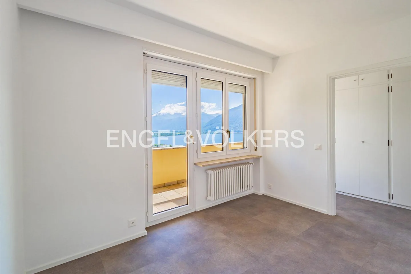 Traumhafter Panoramablick ? Renovierte 3.5 Zi.-Wohnung mit grosser Ter - Foto 9 von 13