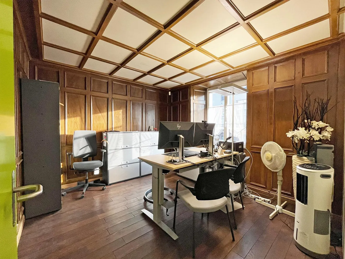 Espace de bureau au rez-de-chaussée, y compris cave voûtée/unité commerciale divisible à louer - Photo 6 sur 13