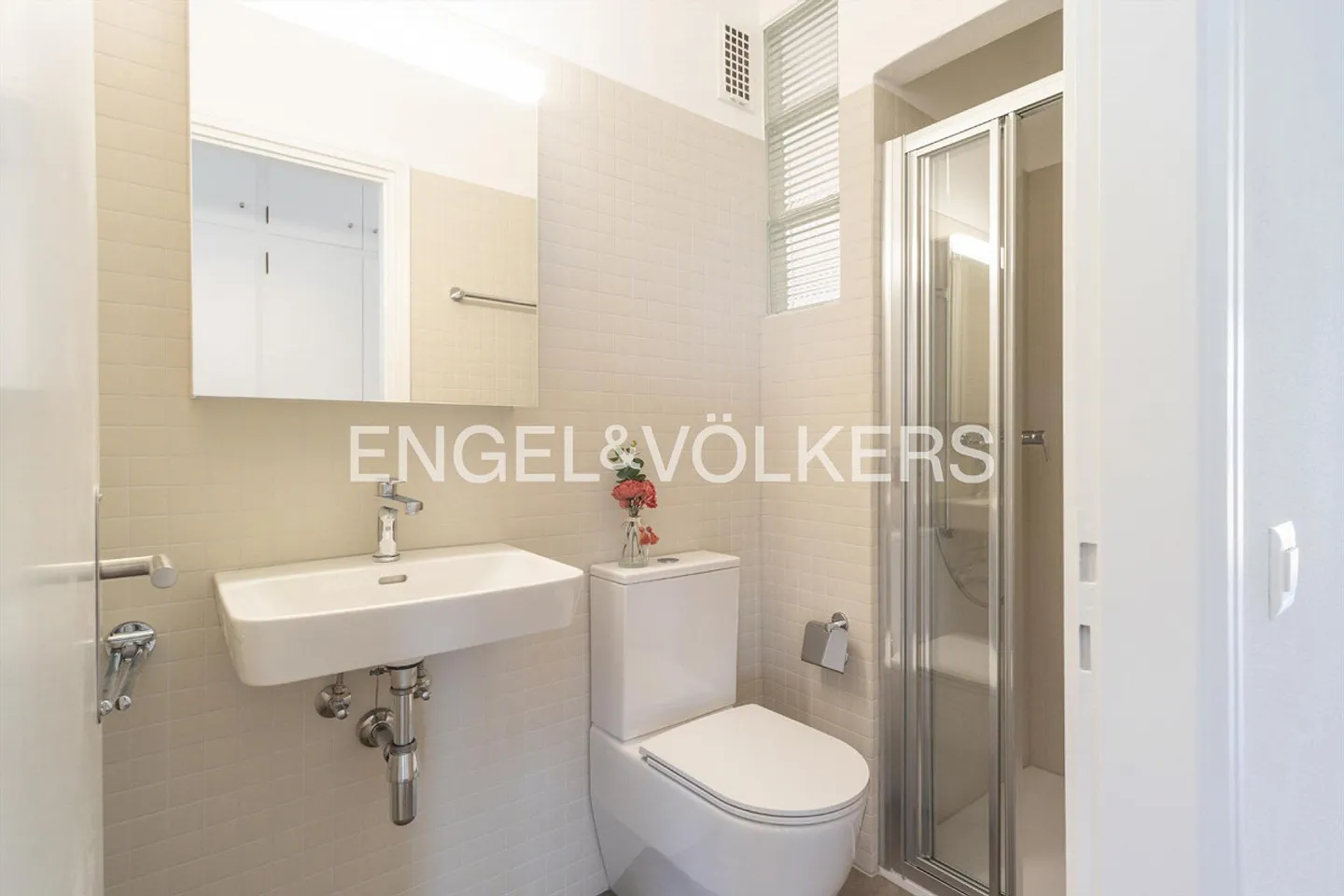 Traumhafter Panoramablick ? Renovierte 3.5 Zi.-Wohnung mit grosser Ter - Foto 11 von 13