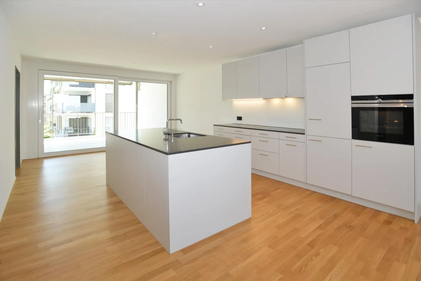 3.5 Room Apartment - Photo 2 of 7