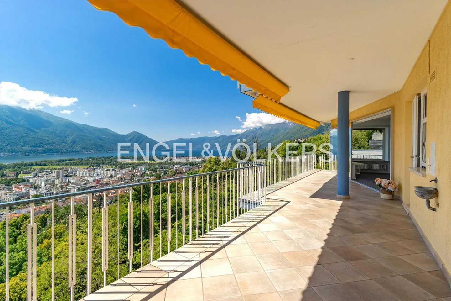Traumhafter Panoramablick ? Renovierte 3.5 Zi.-Wohnung mit grosser Ter - Foto 12 von 13