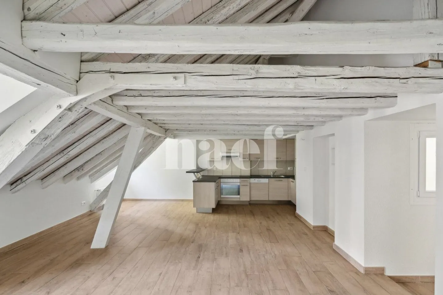 Beautiful atypical apartment in the heart of the city. - Photo 3 of 12