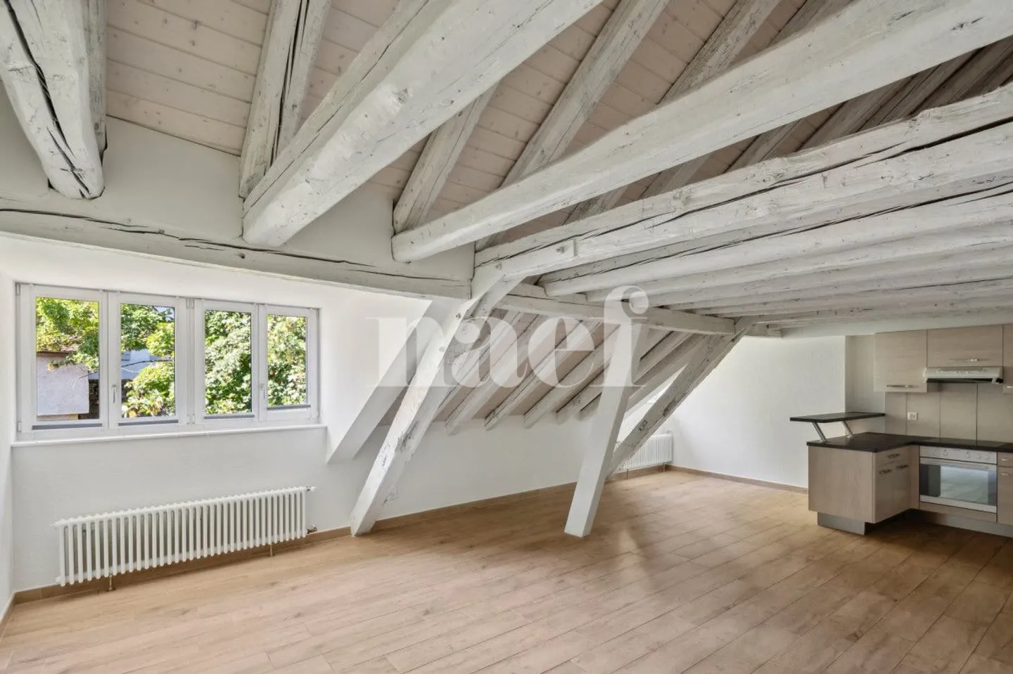 Beautiful atypical apartment in the heart of the city. - Photo 4 of 12